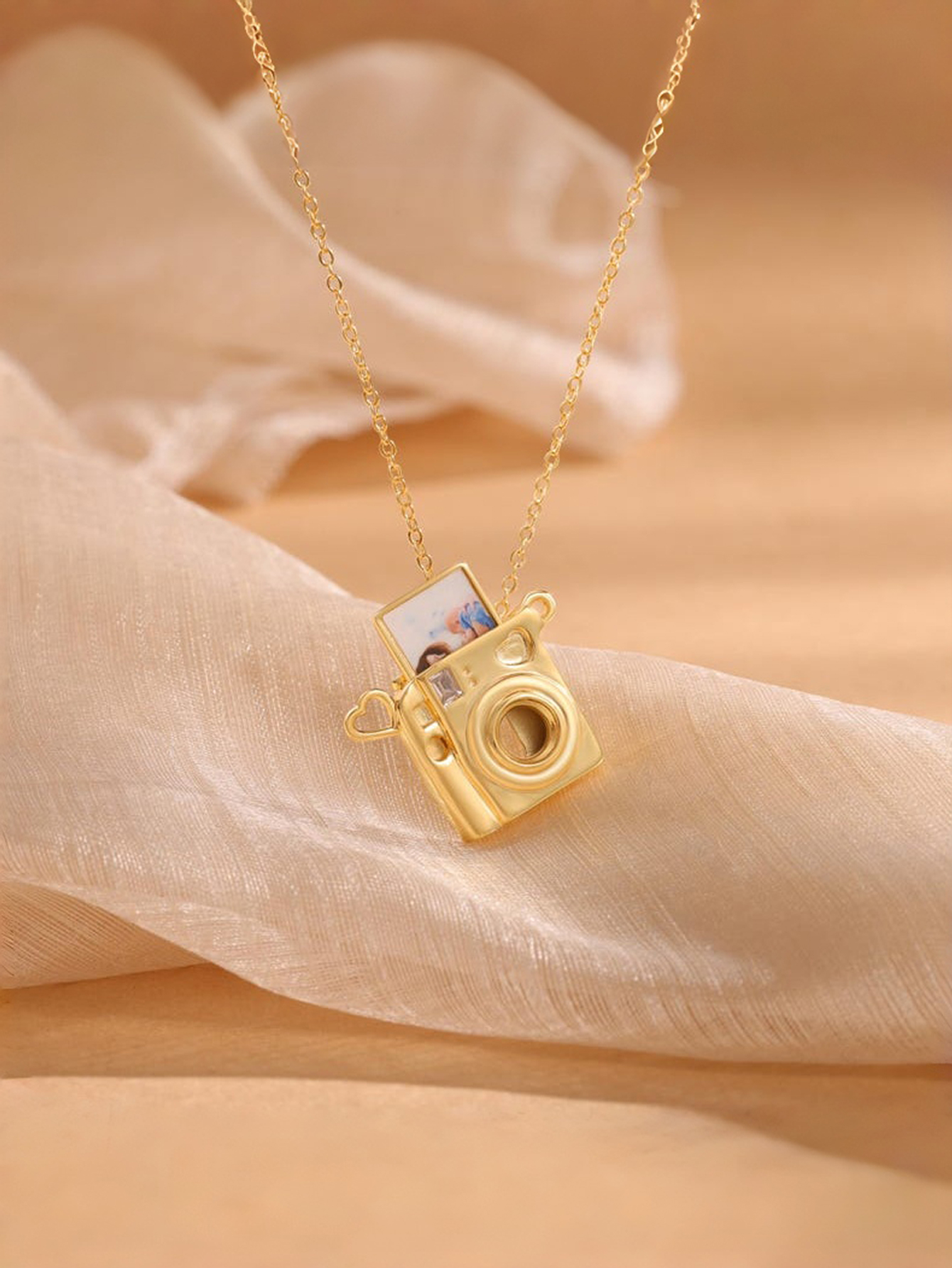 Customizable Photo-Pull Camera Necklace